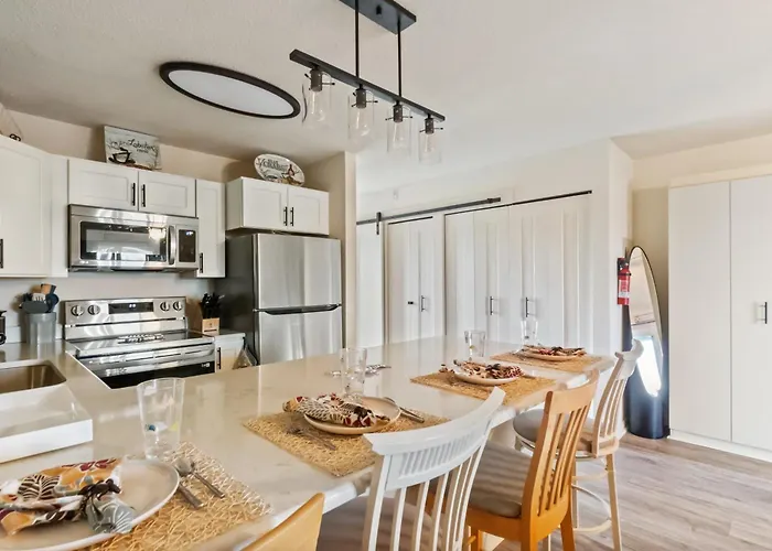 With Prime Location Next To Beach, Jolly Rogers And Boardwalk Apartment