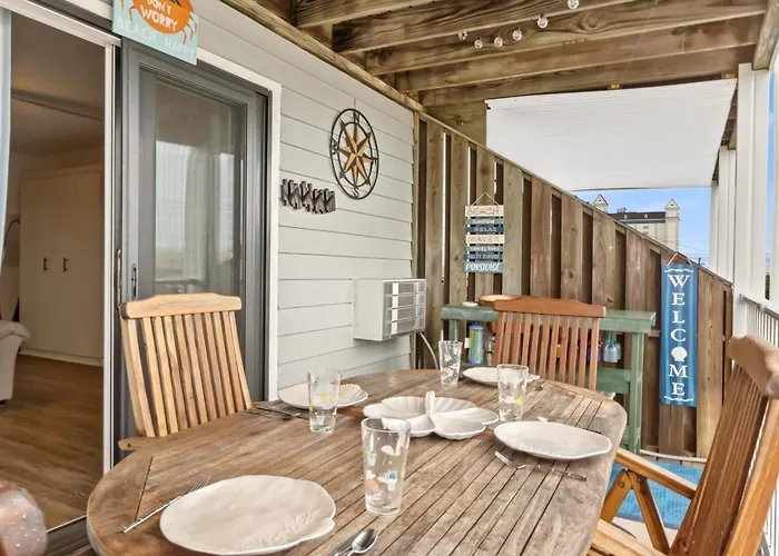 With Prime Location Next To Beach, Jolly Rogers And Boardwalk Apartment